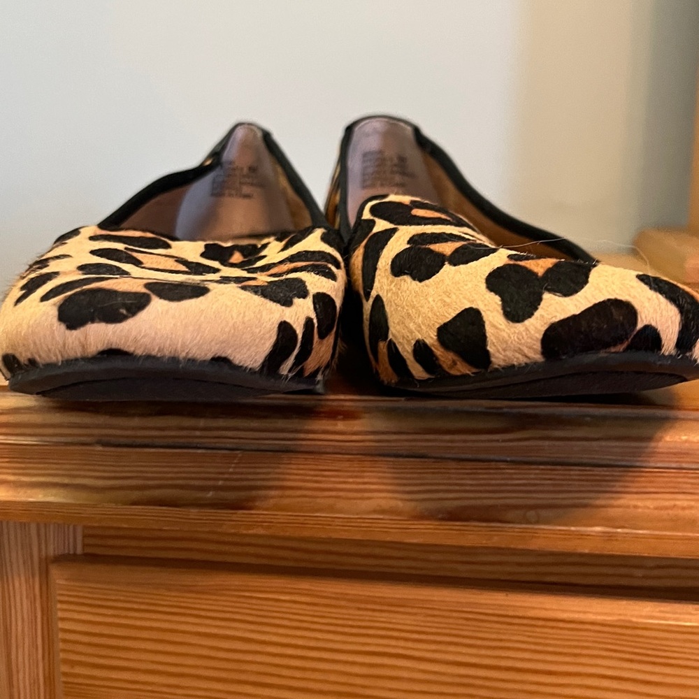 Me Too Genuine Cow Fur Leopard Flats Sz 8 NWOB - Picture 2 of 9